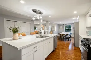 Peaceful Upper Unit in Edmonds | Mins to Ferry - Image 3