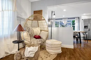 Peaceful Upper Unit in Edmonds | Mins to Ferry - Image 2