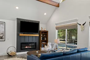 Creekside Luxe Cabin | Spa, Fire Pit & EV Charger - Image 4