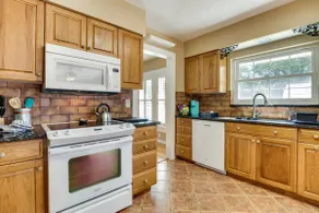 3 Bedroom Lakefront Retreat Near Downtown Tavares - Image 5
