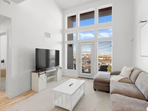 Balcony & Beautiful Mountain View + Free Parking - Image 4