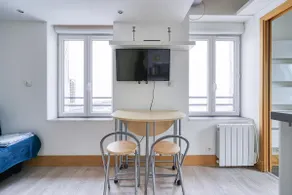 Duplex in the city center near Paris: Air conditioning & RER - Image 3