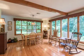 Luxury mid-century forest home, mins from downtown - Image 3