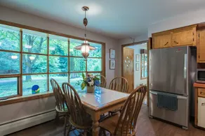 Luxury mid-century forest home, mins from downtown - Image 5