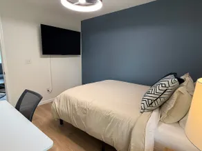 Modern, Stylish 2BR Retreat - Uptown CLT - Image 4
