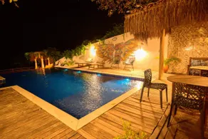Centrally located apartment with pool - Image 4