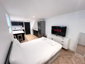 Eleven on Dragon - Boutique Hotel Rooms & Studio Apartment - Image 5