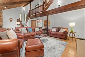 Chalet Rivière: Sleeps 12, Dog-Friendly, Hot Tub - Image 4