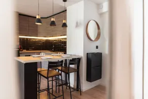 Bright 2-bedroom apartment with terrace, air conditioning & parking - Image 4