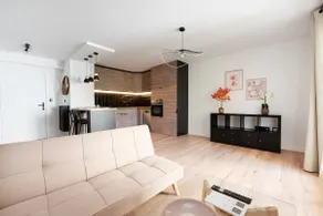 Bright 2-bedroom apartment with terrace, air conditioning & parking - Image 2