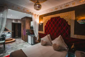 Oriental Palace VIP SPA Experience Jacuzzi & Sauna - Image 3