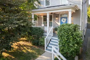4BR Walk2 Dtwn/UVA w/ Karaoke & Backyard Oasis - Image 2
