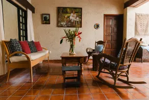 Jungle house with pool - Image 2