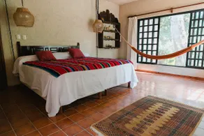 Jungle house with pool - Image 3