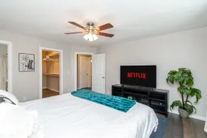 3BR I King, Patio, Garage, Self-Checkin, Smart TVs - Image 5