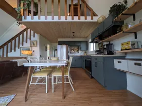 The Artful Twist, an A-frame - Image 3