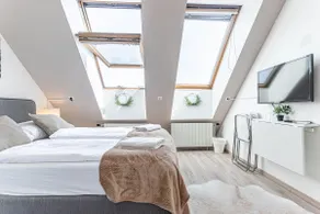 Stylish Air-Conditioned Hotel Room by Hauptbahnhof - Image 2