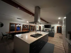 Stunning Lakefront Retreat: Sauna, Hot Tub, EV Chg - Image 4