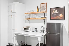 Stylish Suite – Easy I‑40 Access, Gym & Lounge - Image 5