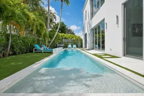 Luxury New Modern Beach Mansion in BEST Location! - Image 3