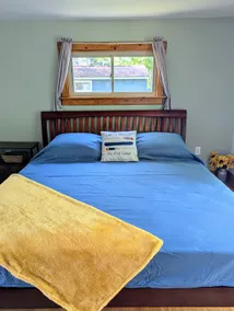 Cozy Haven Little Lakefront Home - Image 5