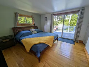 Cozy Haven Little Lakefront Home - Image 4