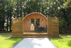 Stansted Airport - Cosy cabin with Parking - Image 2