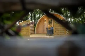Stansted Airport - Cosy cabin with Parking - Image 4