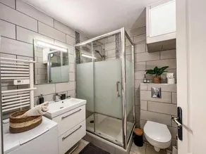 Le Refuge Douillet by expat renting - Netflix - Image 5