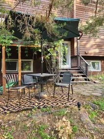 Quiet, Sunny 1Bdrm Hideaway | Private Parking - Image 2