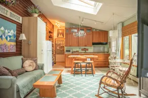 Private Suite with Hot Tub - Image 4