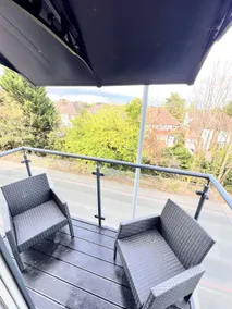 Modern 2 Bed Flat |10 Mins to NEC/BHX/HS2/Solihull - Image 4