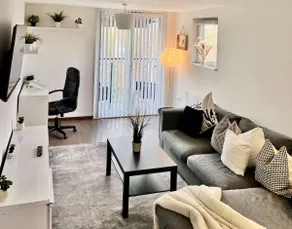 Modern 2 Bed Flat |10 Mins to NEC/BHX/HS2/Solihull - Image 2