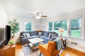 Stylish Stay Near Liberty U! - Image 2