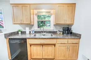 Stylish Stay Near Liberty U! - Image 4