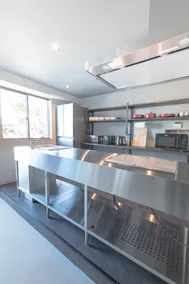 5-minute walk to the beach and surf spot!Convenience store nearby, many cafes and restaurants, open in all weather!Indoor BBQ! Inside. - Image 2