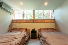 5-minute walk to the beach and surf spot!Convenience store nearby, many cafes and restaurants, open in all weather!Indoor BBQ! Inside. - Image 4