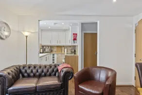 Tannery Mews - Lovely Central 2-Bed with Parking - Image 2