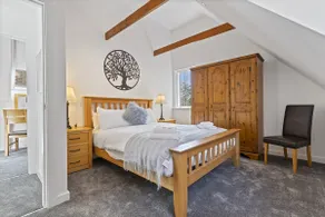 Tannery Mews - Lovely Central 2-Bed with Parking - Image 5