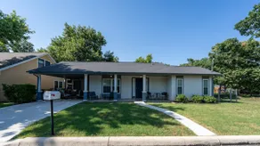 Boerne Hill Country Retreat • Walk to Main Street - Image 2