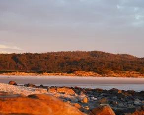 White Shell Cottage - Woodfire & Beachfront - Image 2