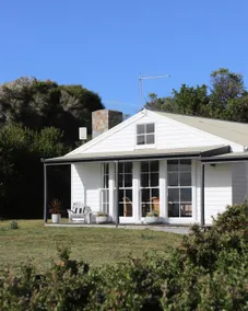White Shell Cottage - Woodfire & Beachfront - Image 5