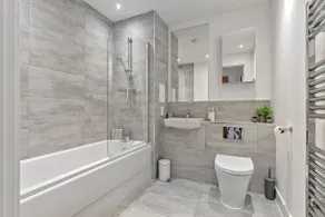 Near Airport | Sleeps 4 | Parking | Station - Image 5