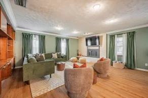 Upscale Pool Retreat- Sleeps 12 -King Beds- Renovated - Image 2