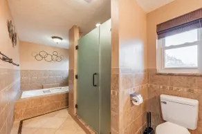 Upscale Pool Retreat- Sleeps 12 -King Beds- Renovated - Image 5