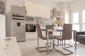 Homiday - Grey Apartment - Free Parking - Image 2