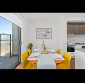 Modern, chic townhouse in Walkerville - Image 5