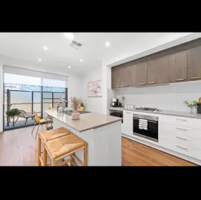 Modern, chic townhouse in Walkerville - Image 3