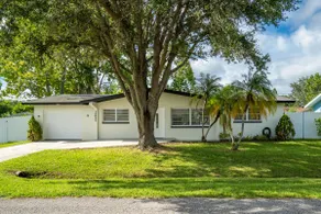 3BR Home • River Access • Boating • Screened Lanai - Image 3