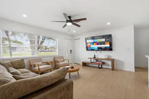 3BR Home • River Access • Boating • Screened Lanai - Image 5
